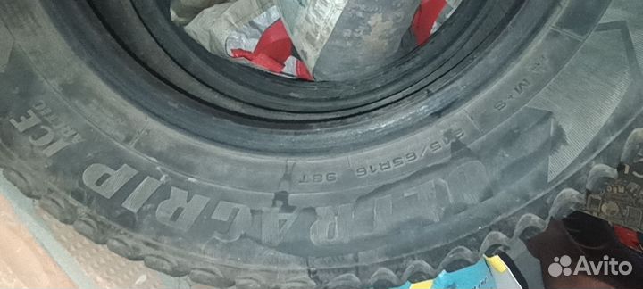 Goodyear Ultragrip Ice Arctic 215/65 R16