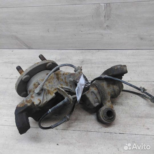 Кулак поворотный передний левый Nissan Primera P12