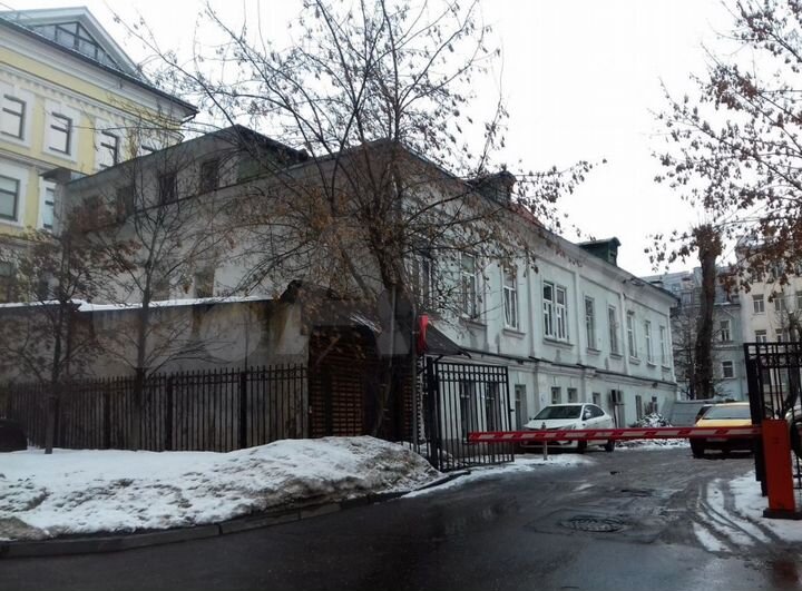 Аренда особняка 825 м2