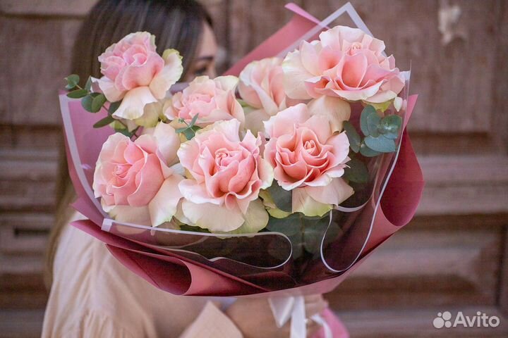 Букет из французских роз с эвкалиптом