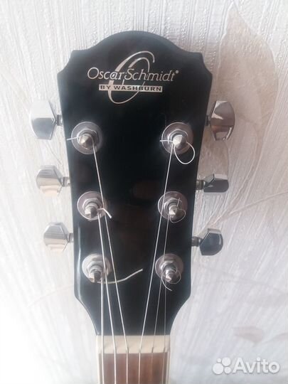 Акустическая гитара 