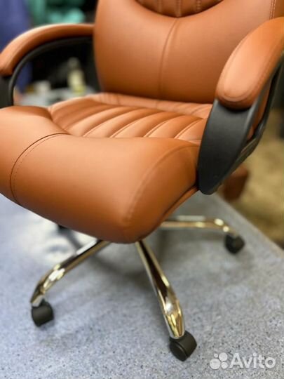 Офисное компьютерное кресло