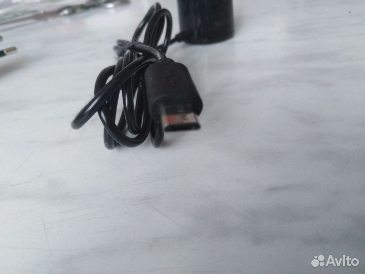 Универсальная зарядка для телефона с индикацией