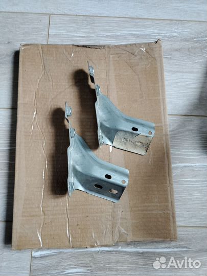 Кронштейн крыла на Фольксваген поло