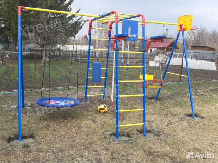 Уличный спортивный комплекс