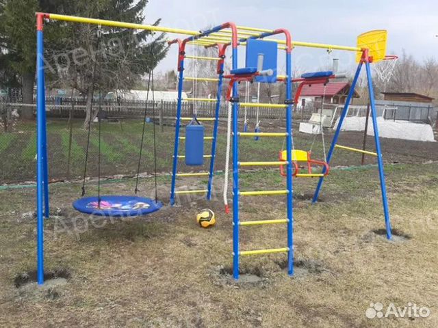 Уличный спортивный комплекс