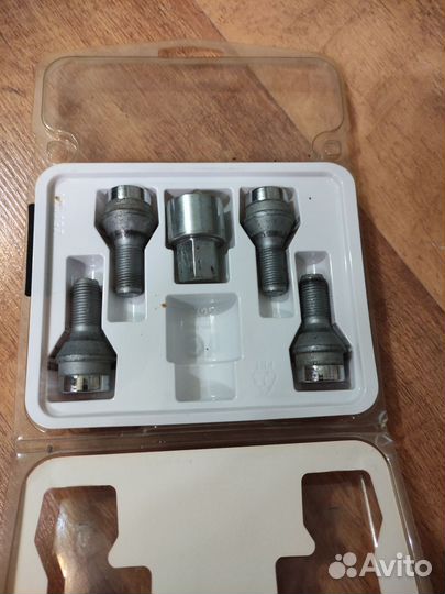 Секретки на колеса McGard 27216U