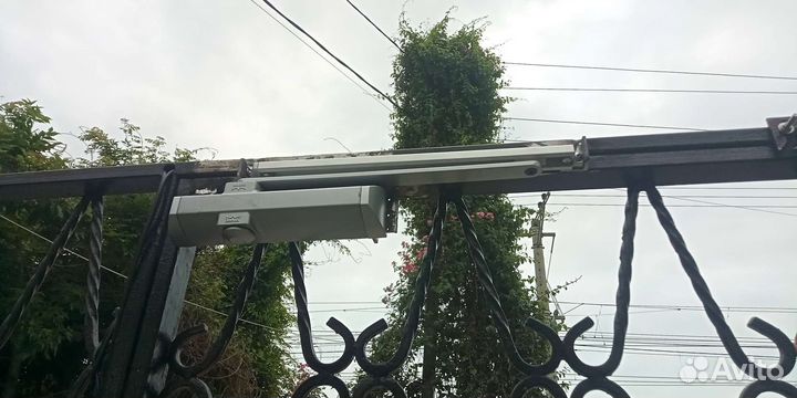 Установка видеонаблюдения, домофонов, замков