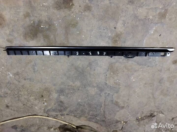 Накладка двери передней левой от VW Touareg 2002