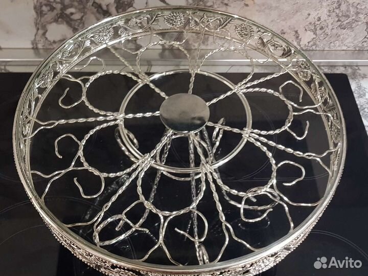 Тортница на ножке