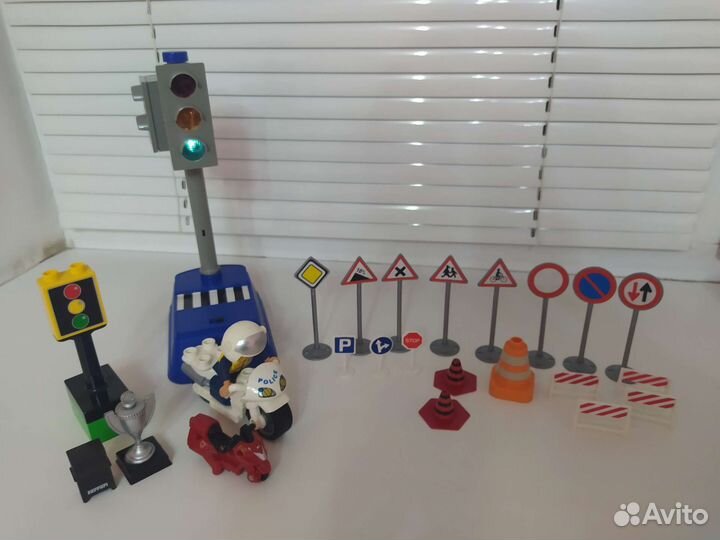 Набор игрушек дорожные знаки