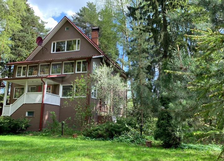 Коттедж 300 м² на участке 21 сот.