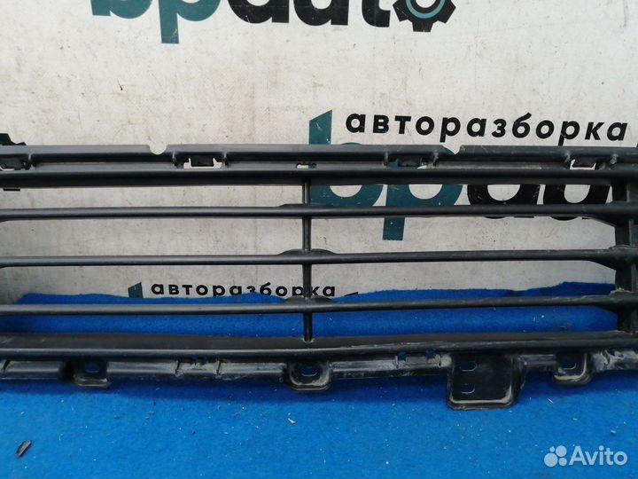 Решетка переднего бампера 6402A233 Mitsubishi