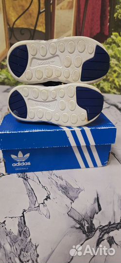 Кроссовки adidas 22