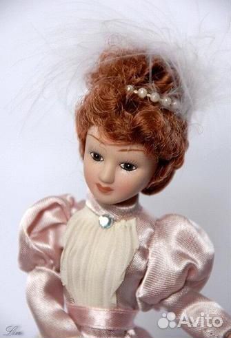 Кукла фарфоровая