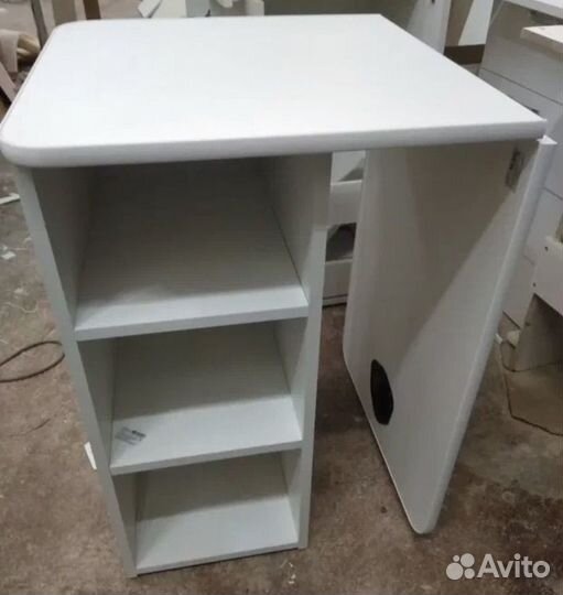 Маникюрный стол складной