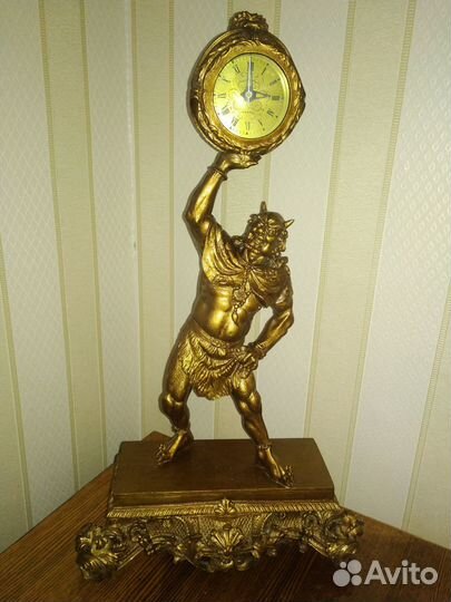 Часы-статуэтка