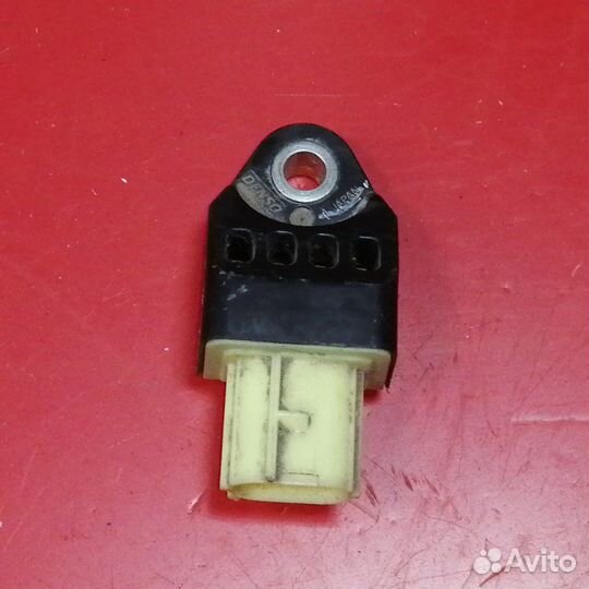 Датчик подушек безопасности передний Toyota Camry