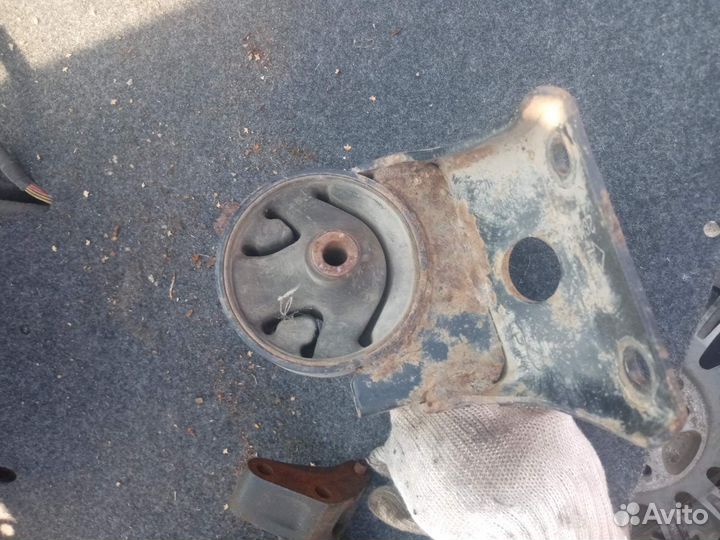 Подушка двигателя Nissan Almera N16