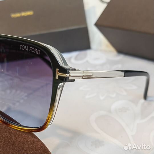 Солнцезащитные очки/имиджевые Tom Ford