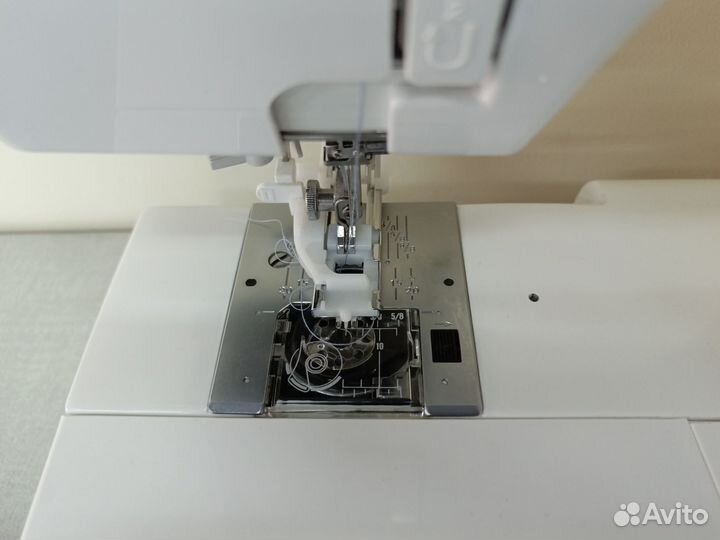 Швейная машина Janome