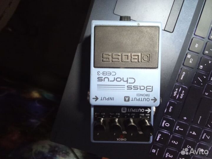 Эффект для бас-гитары Bass chorus CEB-3 от фирмы b