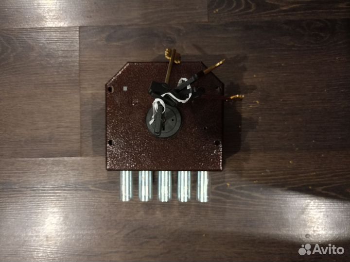 Замок дверной накладной