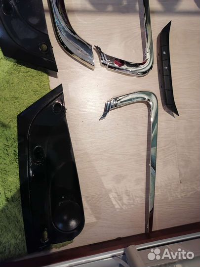 Молдинги на весту