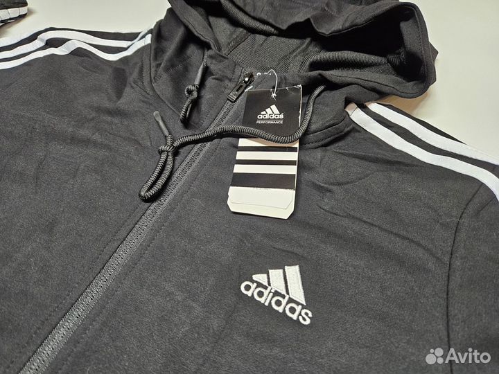 Спортивный костюм adidas