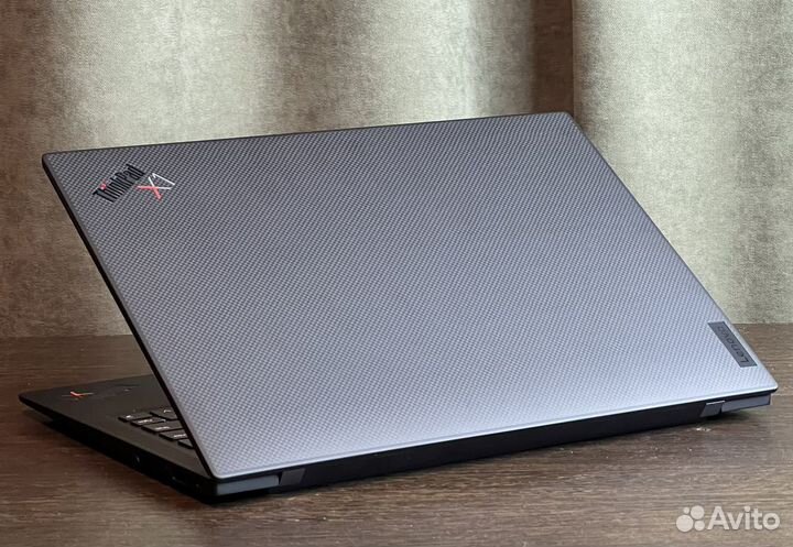 Lenovo x1 carbon oled i7/64/2TB