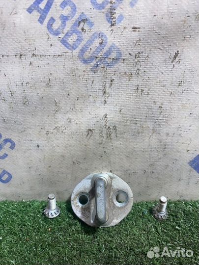 Ответная часть замка двери задняя правая