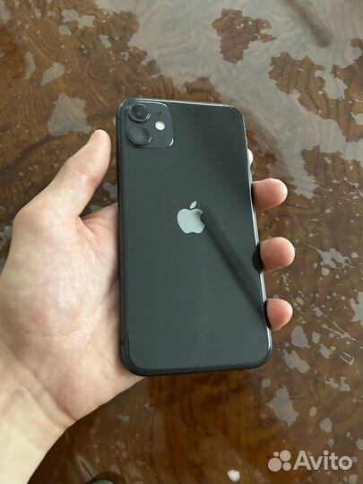 Телефон iPhone 11