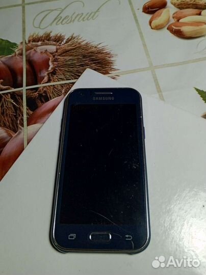 Телефон Samsung j1