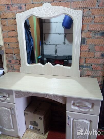 Продается трюмо