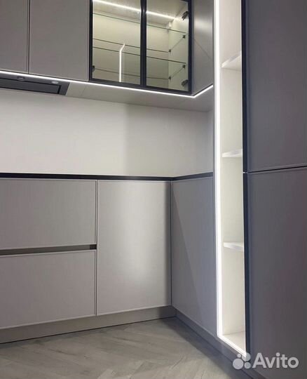 Кухня на заказ угловая светлая