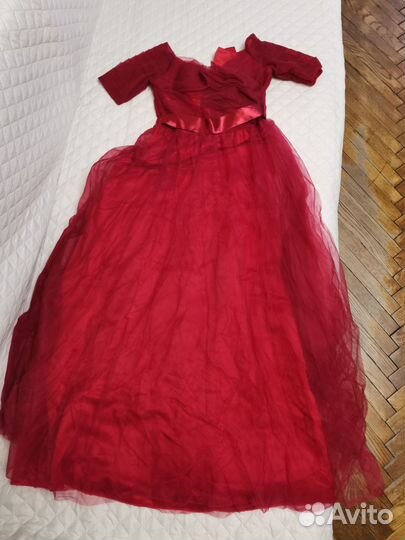 Вечернее платье с открытыми плечами 44-46