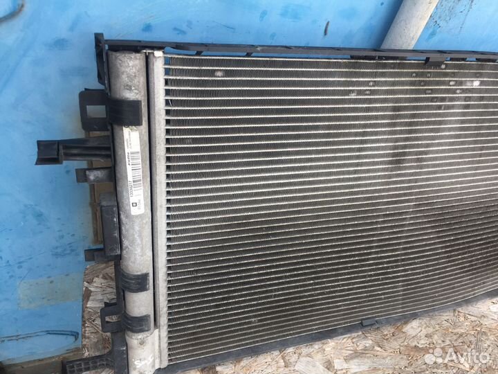 Радиатор кондиционера GM 13330217