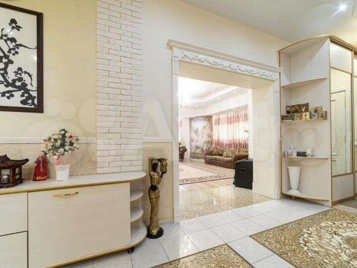 Коттедж 383 м² на участке 12 сот.