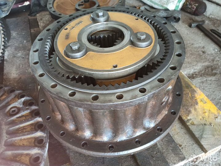 205-27-00089 редуктор хода Komatsu PC200-6 1-скор