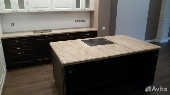 Столешница для острова из кварцевого агломерата