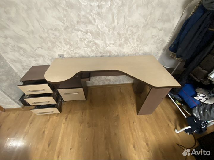 Компьютерный стол