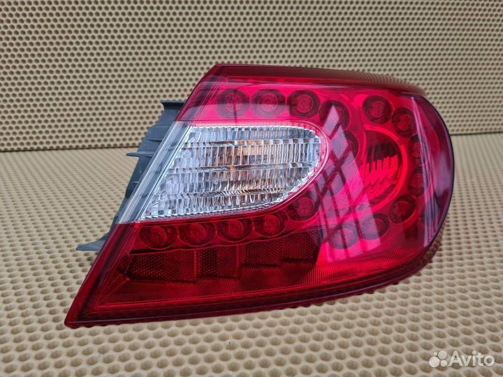 Фонарь в крыло задний правый Infiniti M Q70 Y51