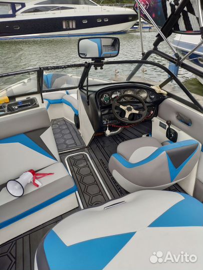 Катер буксировщик