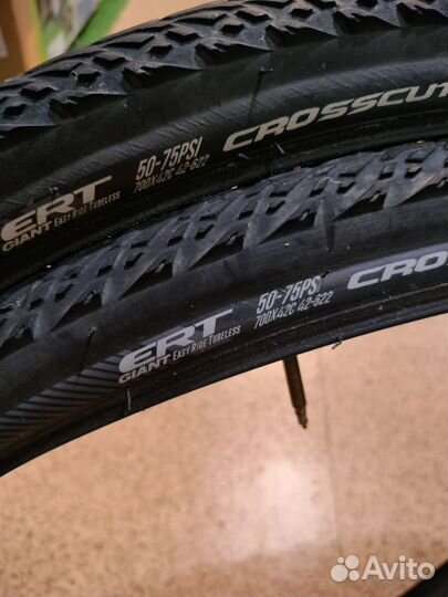 Покрышки бескамерные 700