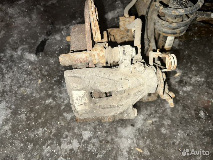 Супорт задний Geely Emgrand правый левый