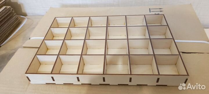 Ящик, коробка, органайзер с ячейками