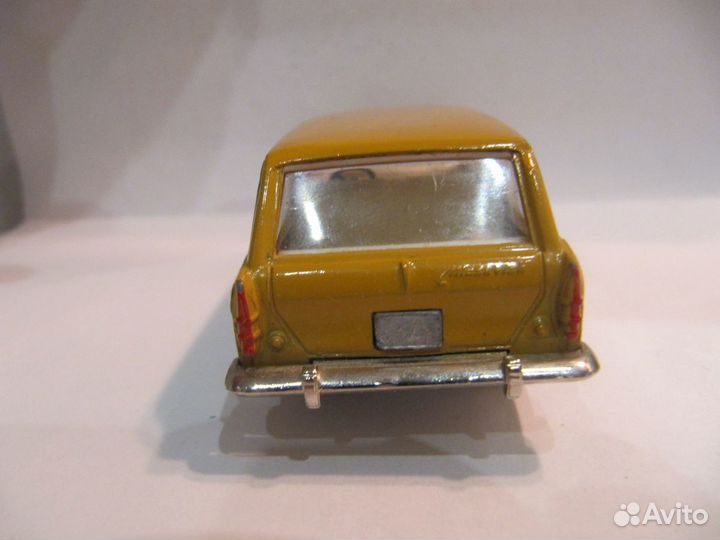 Москвич 426 А3 без ми. Охра, капот три зажима