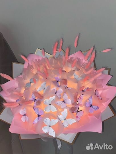 Светящейся букет с бабочками