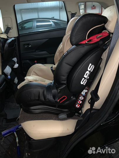 Детское автокресло Olsson Voyager с isofix