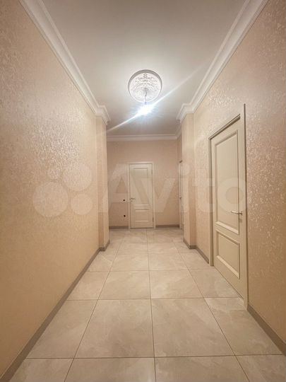 2-к. квартира, 70 м², 2/10 эт.